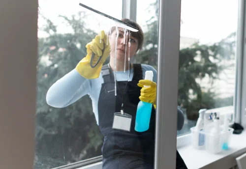 Nettoyage de vitres intérieures et extérieures au Bourguet